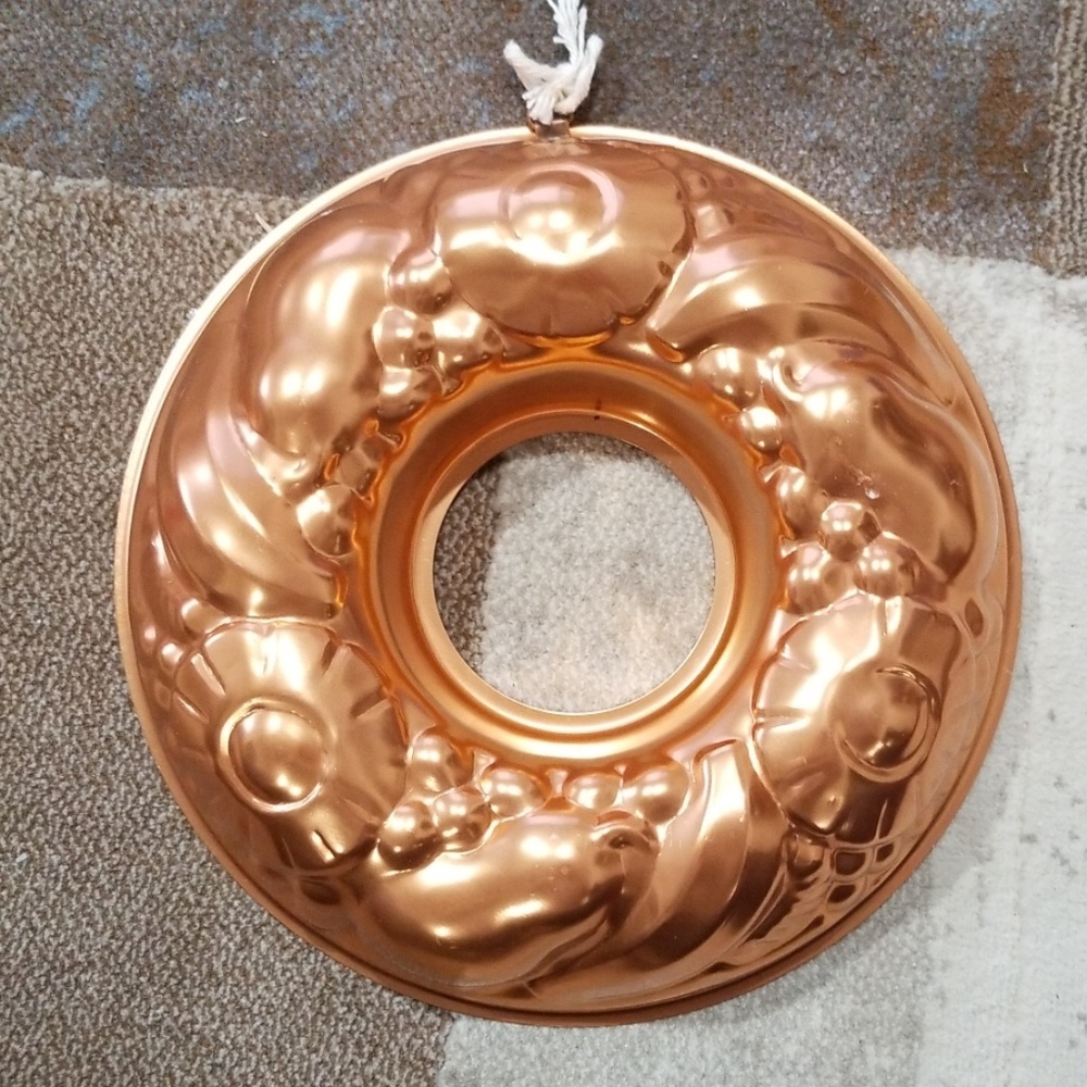 Jello mold/ bundt cake mold / display